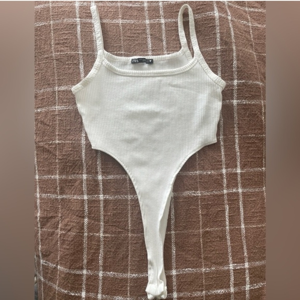 (3/$30) ZARA Like New Women’s White Ribbed Tank High Cut Bodysuit Size Medium